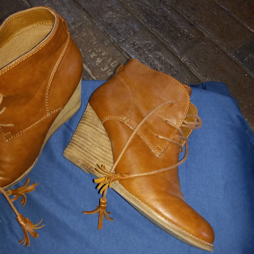 X-Appeal wedge booties